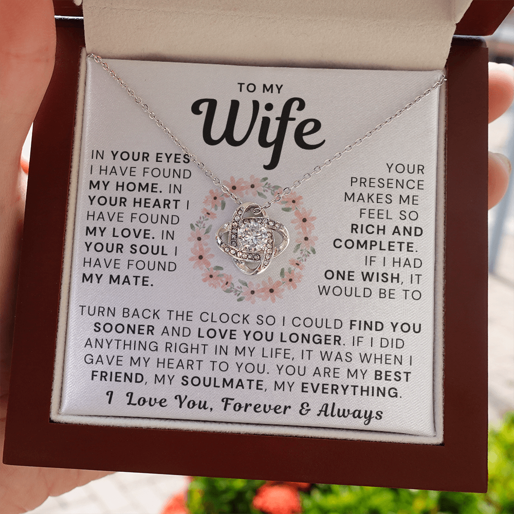 To My Wife Necklace - My Best Friend, My Soulmate, My Everything (189.lk.012)